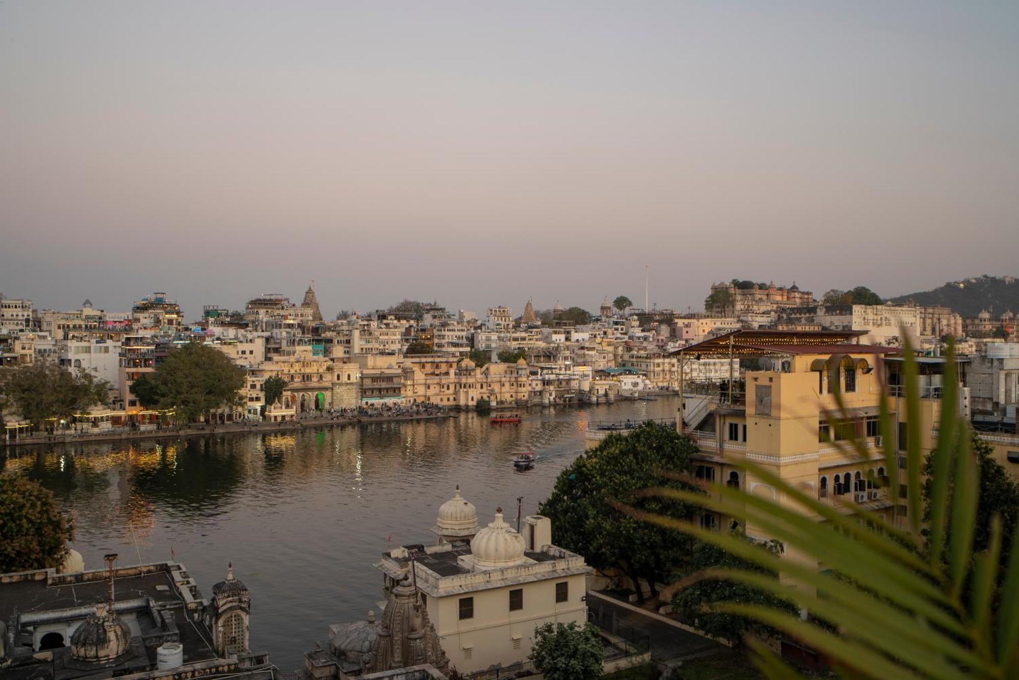 Dera Pichola- A Lake Facing Boutique Hotel Udaipur Eksteriør bilde