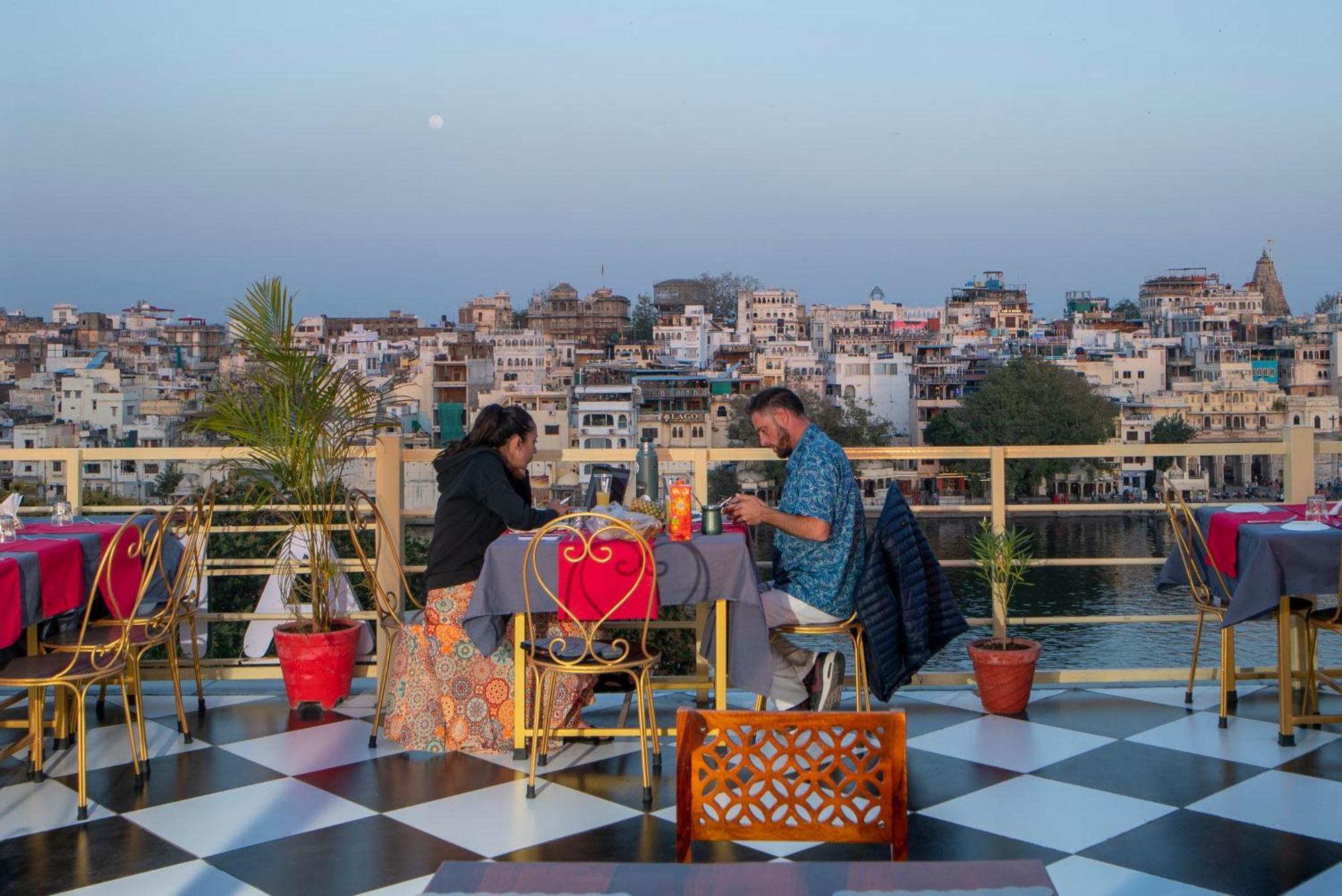 Dera Pichola- A Lake Facing Boutique Hotel Udaipur Eksteriør bilde