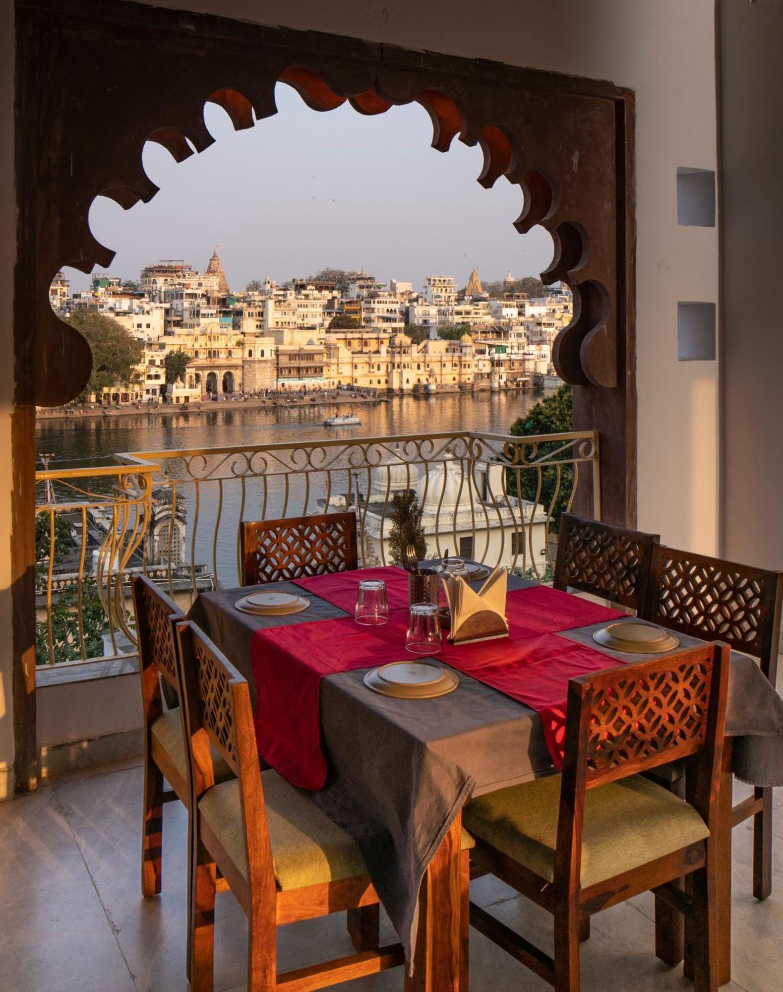 Dera Pichola- A Lake Facing Boutique Hotel Udaipur Eksteriør bilde