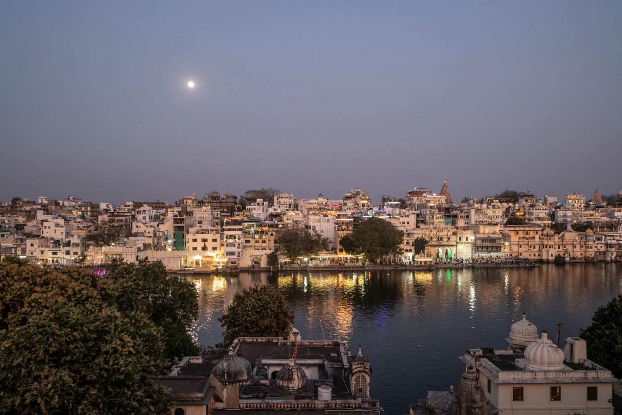 Dera Pichola- A Lake Facing Boutique Hotel Udaipur Eksteriør bilde