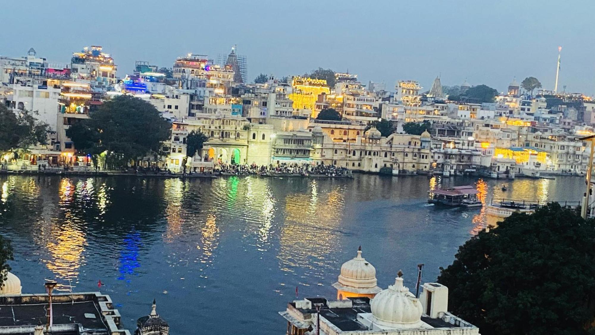 Dera Pichola- A Lake Facing Boutique Hotel Udaipur Eksteriør bilde