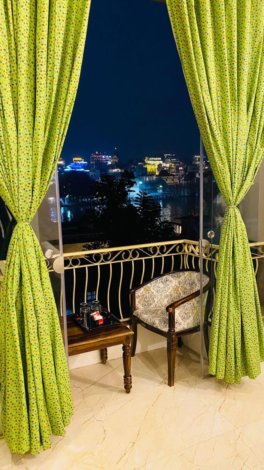 Dera Pichola- A Lake Facing Boutique Hotel Udaipur Eksteriør bilde