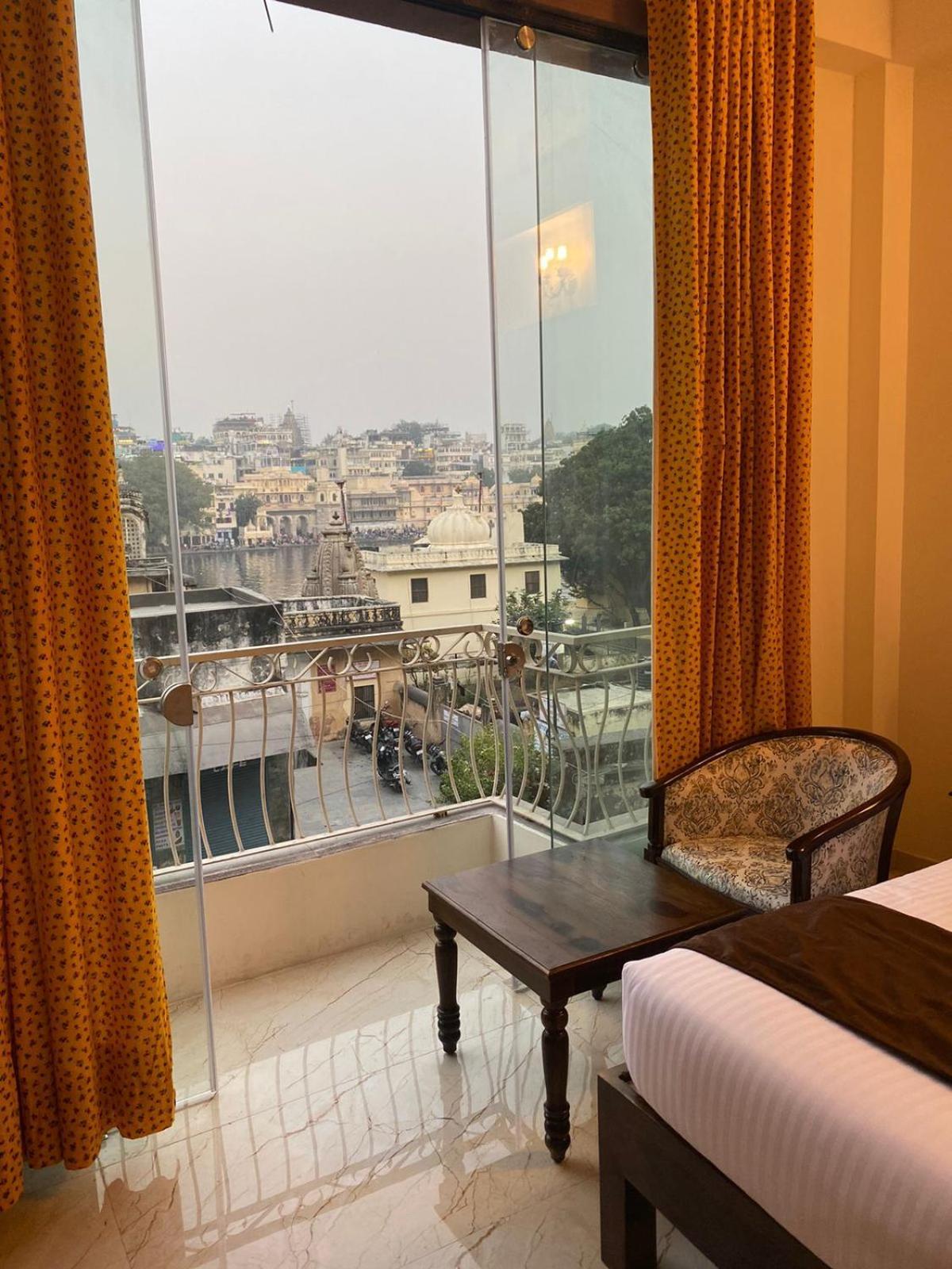 Dera Pichola- A Lake Facing Boutique Hotel Udaipur Eksteriør bilde